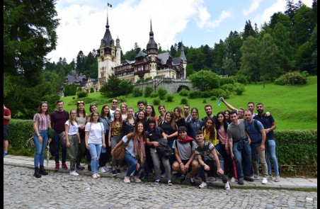 grupo de estudiantes en excursion en Rumania